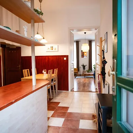 Unique With Workstation And Ac- Historical Area Appartamento Budapest