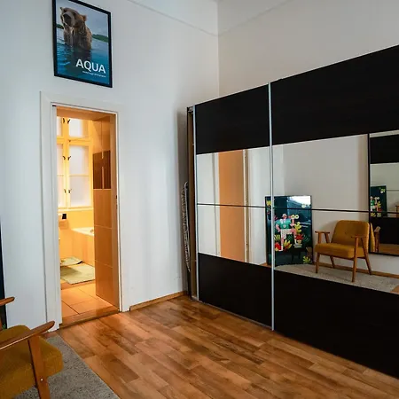 Unique With Workstation And Ac- Historical Area Budapest