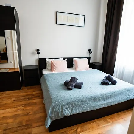 Unique With Workstation And Ac- Historical Area Budapest