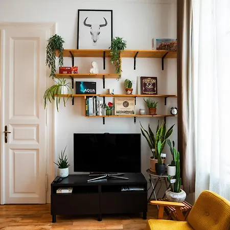 Unique With Workstation And Ac- Historical Area * Budapest